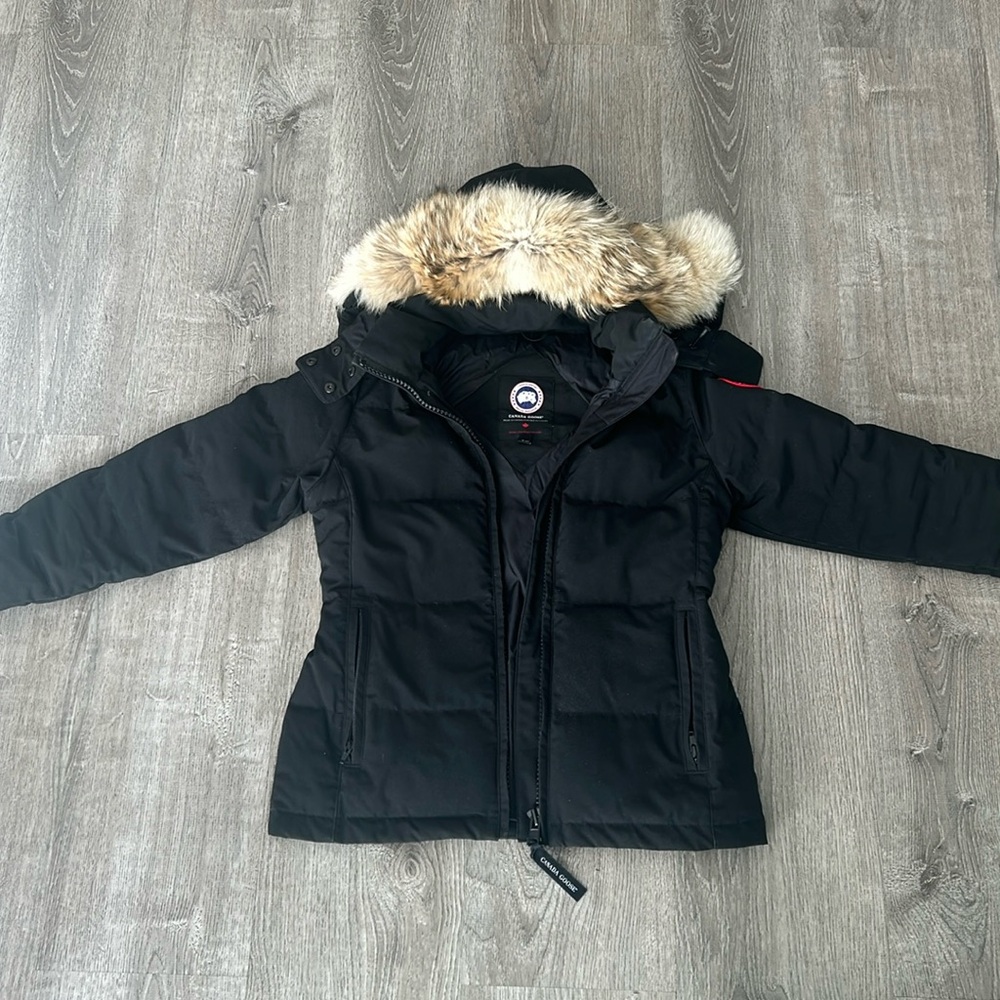 Canada goose winter jacket. Real authentic made in Canada. Gently used.